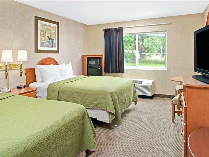 Travelodge By Wyndham Lincoln Airport I-80 Екстер'єр фото