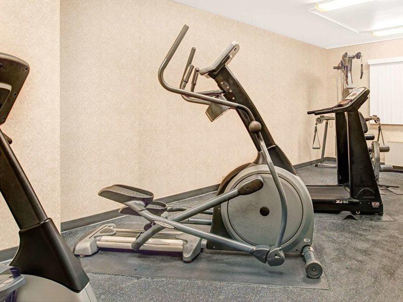 Travelodge By Wyndham Lincoln Airport I-80 Екстер'єр фото