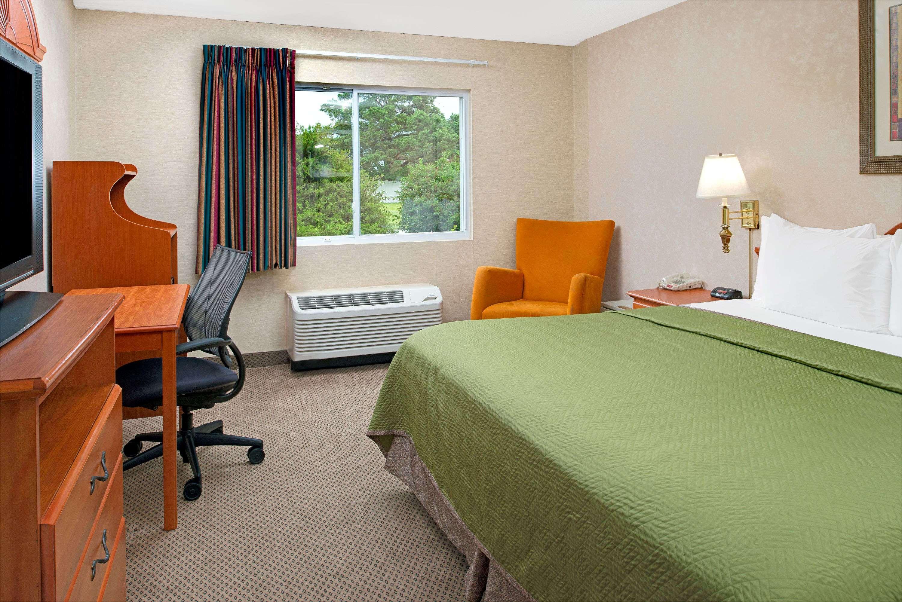 Travelodge By Wyndham Lincoln Airport I-80 Екстер'єр фото