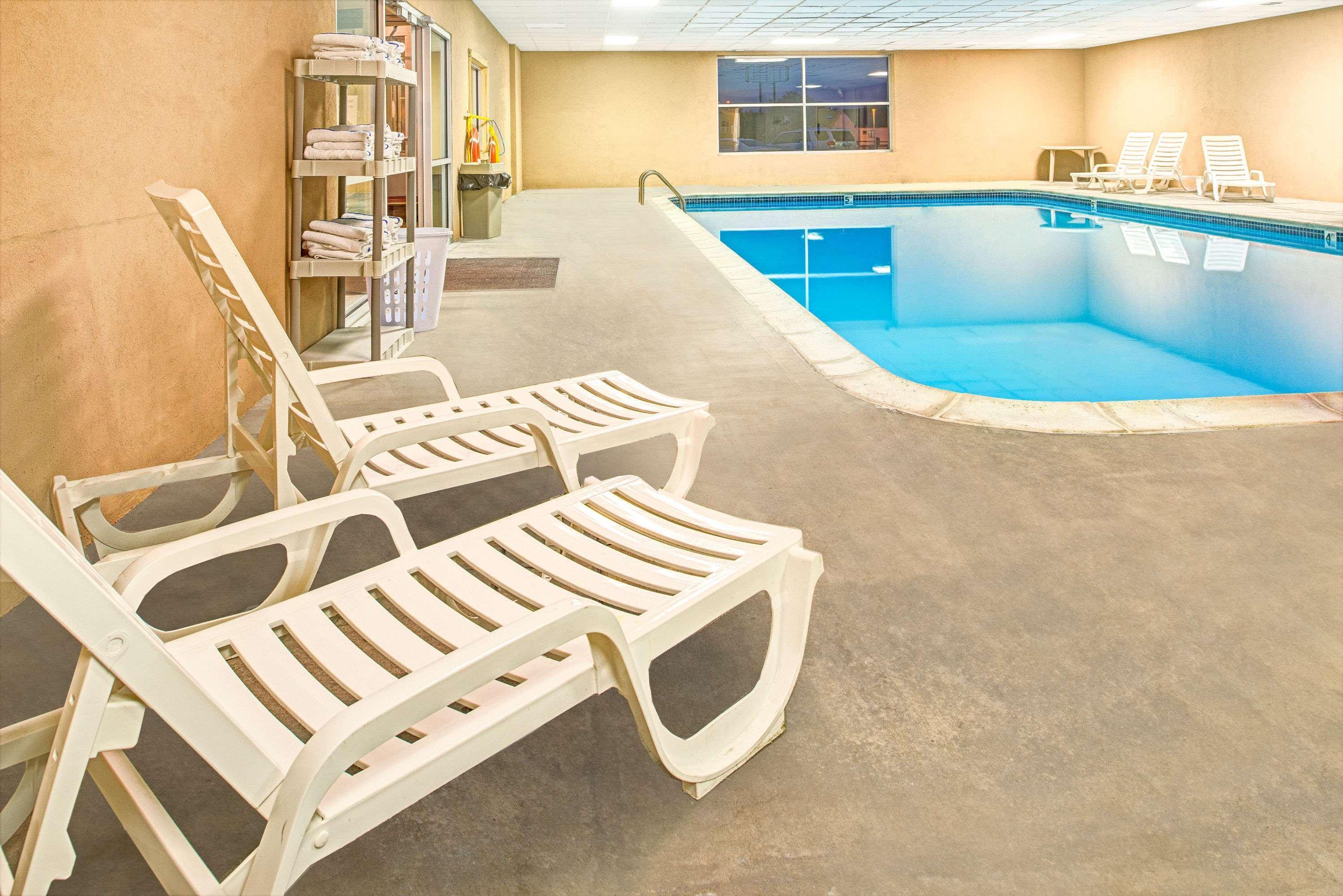 Travelodge By Wyndham Lincoln Airport I-80 Екстер'єр фото